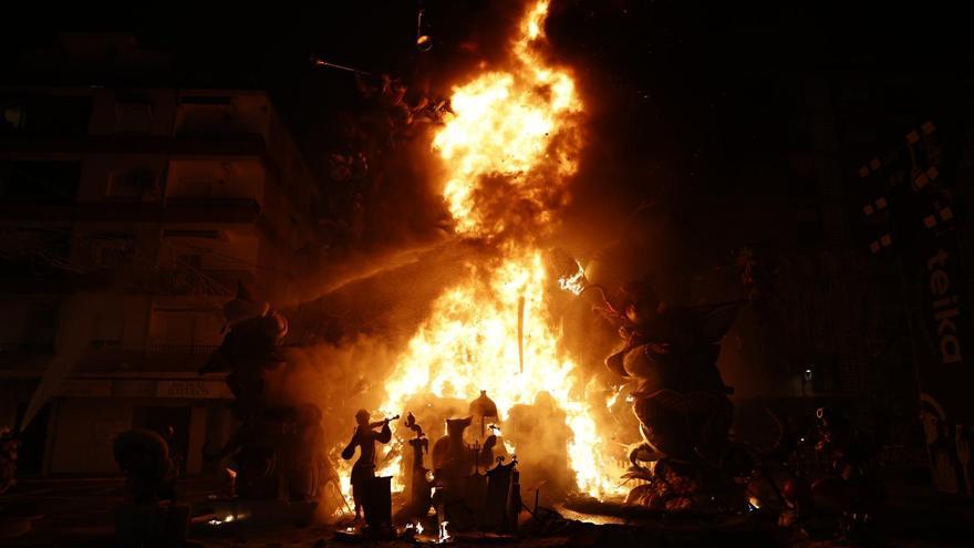 Cremà de la falla l&#039;Antiga de Campanar, primer premio de Sección Especial