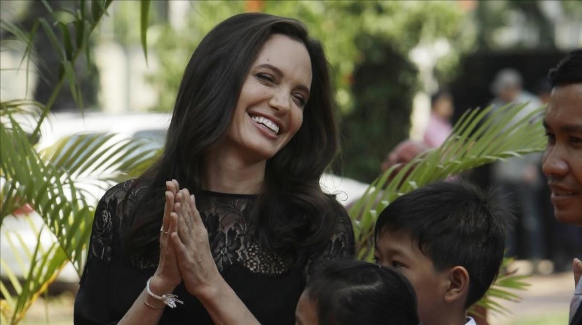 lmmarco37341220 hollywood actress angelina jolie smiles before a press confe170218233444