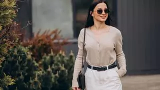 Cómodas, versátiles y con un extra de altura: la zapatilla Levi’s que adoran todas las bajitas