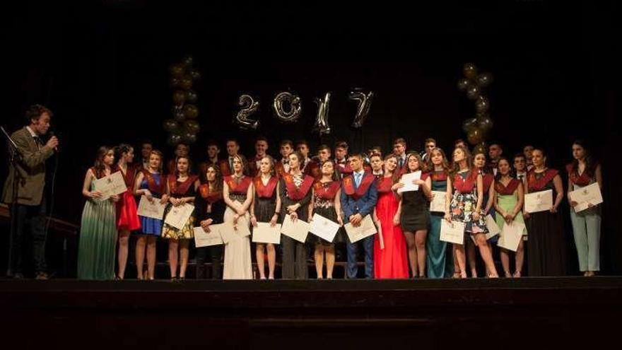 Decenas de estudiantes dicen adiós al Maestro Haedo