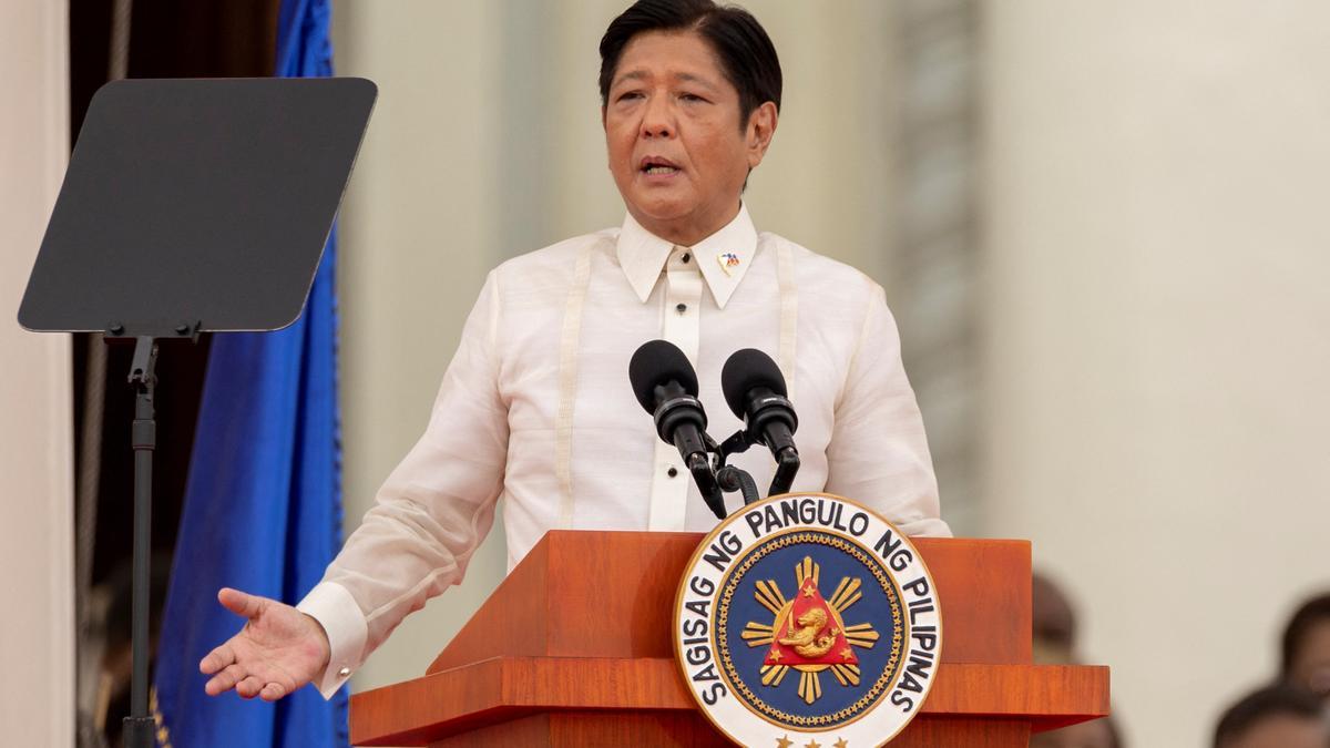 Ferdinand Marcos Jr jura  como presidente de Filipinas para una mandato de 6 años