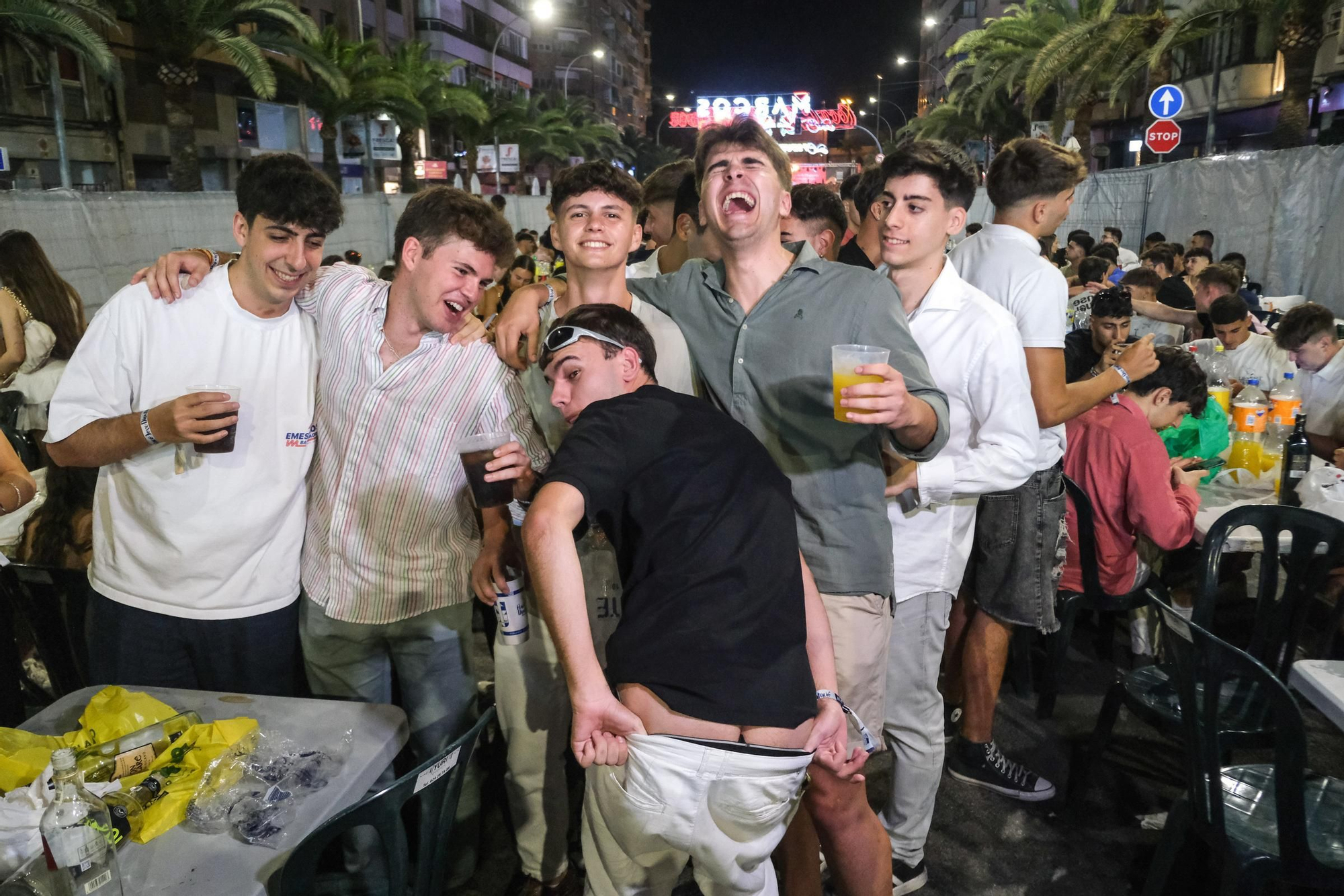 Galería de fotos: así es salir de fiestas en Hogueras de Alicante