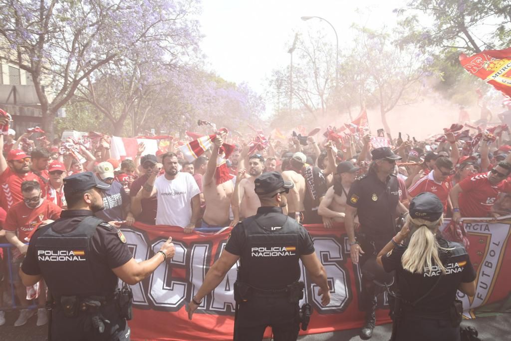 Ambiente y recibimiento a los jugadores antes del Peña Deportiva - Real Murcia