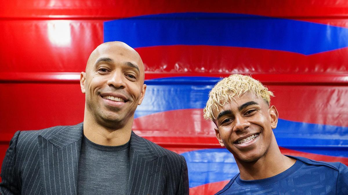 Lamine Yamal y Thierry Henry se intercambian las camisetas tras el clásico