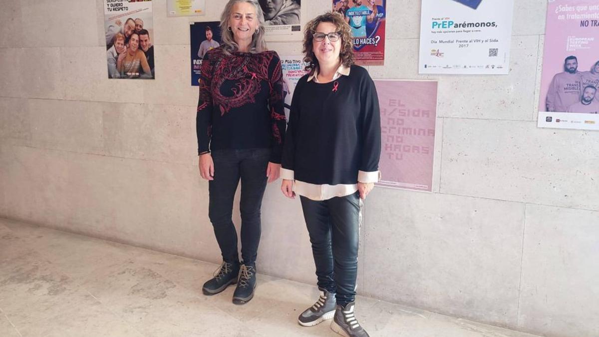 Alicia Escarda (izquierda) y Silvia Alonso, del Comité Antisida. | B. B.