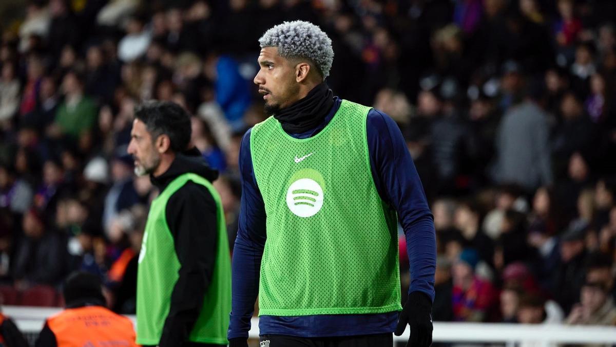 Flick: "Araujo puede jugar"