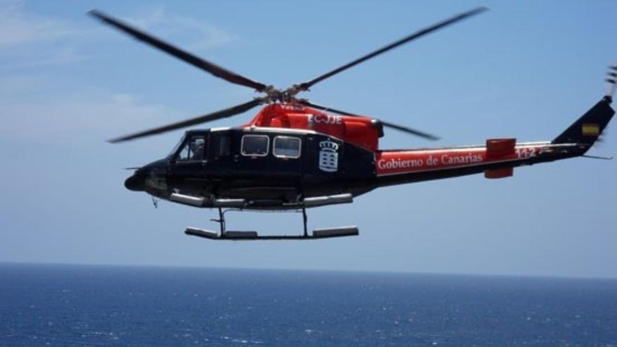 Un helicóptero del GES en un rescate en Tenerife.