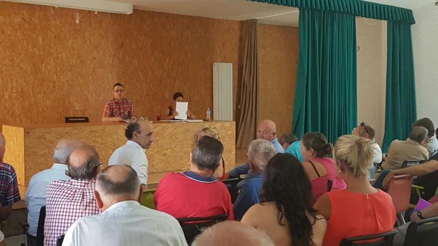 Diego Rodríguez presidiendo la votación en la asamblea de la Mancomunidad