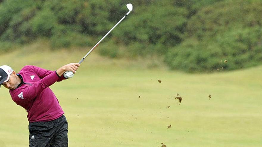 Sergio García entrena en el campo escocés