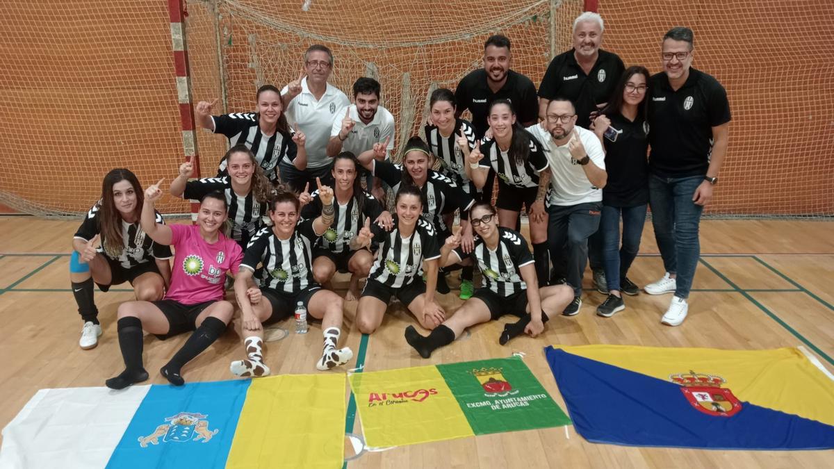 Las jugadoras del CD Santidad celebran su pase a la final por el ascenso