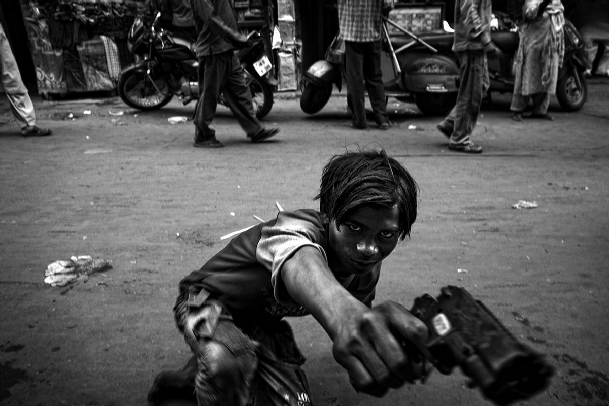 "Red Light District Old Delhi India" von Aitor Lara in der Galerie 6A.