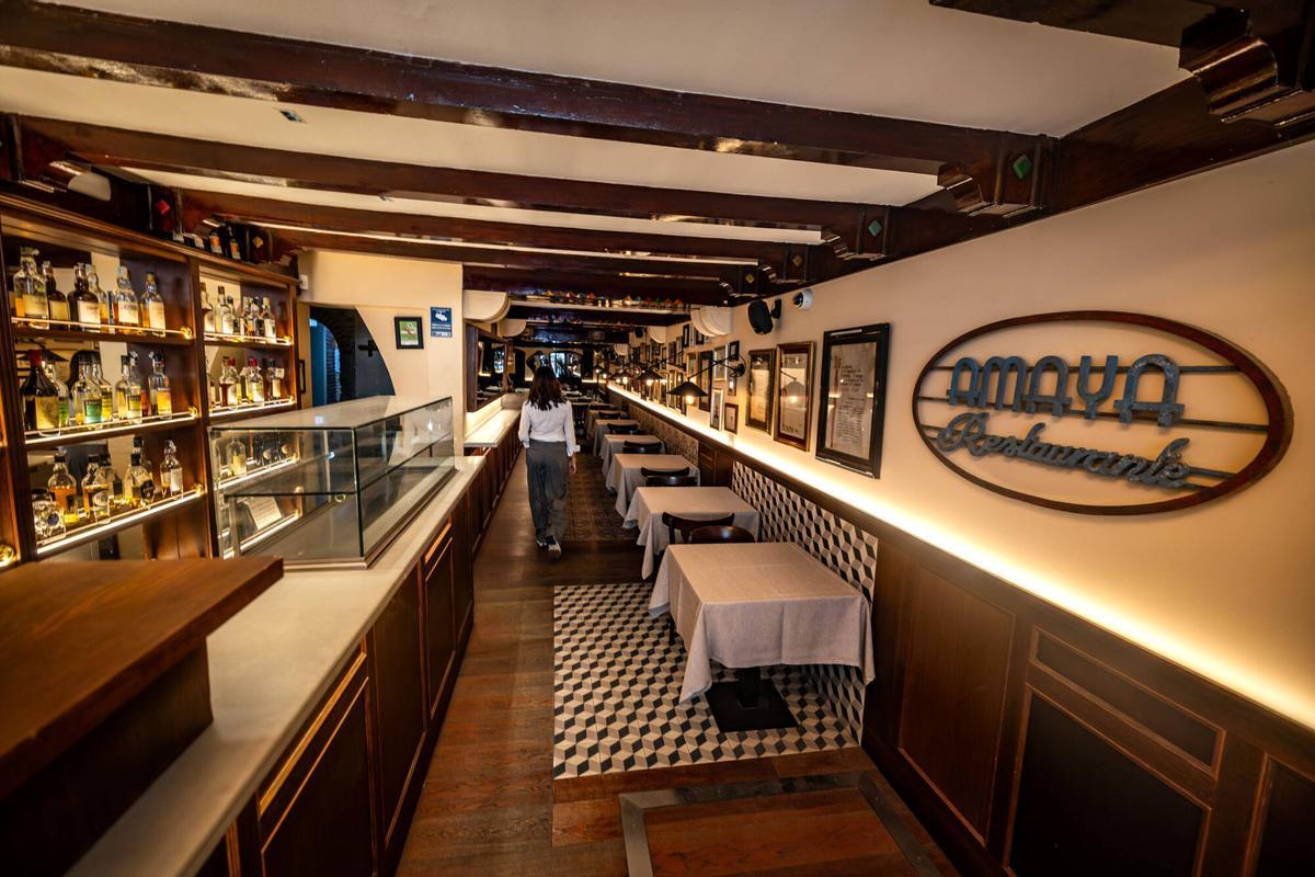 barcelona 1/10/2025 Barcelona Entrevista a Mireia,propietaria del restaurante Amaya de la Rambla,abierto hace 84 aÃ±os.- La sala principal del restaurante Amaya. AUTOR: JORDI OTIX