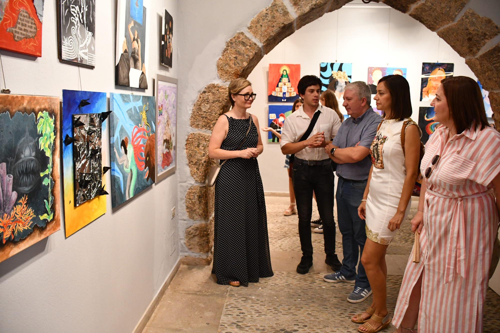 Inauguración de la exposición 'Qui som?' en la Casa de l'Oli de Vila-real