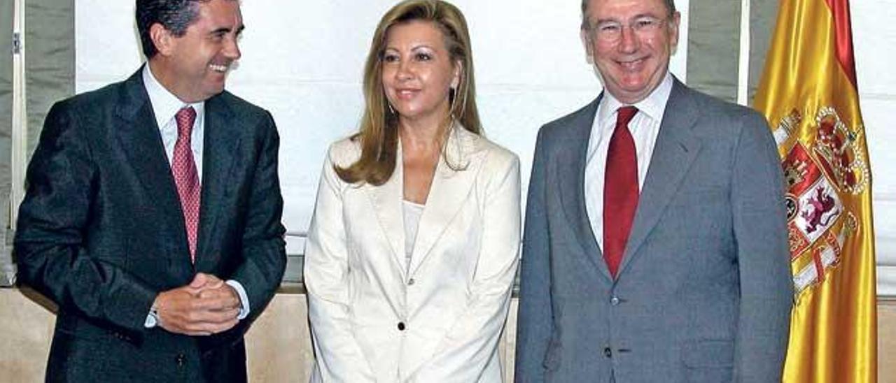 Qué tiempo tan feliz, aquel agosto de 2003, cuando los risueños Matas y Munar volaban juntos para reunirse en Madrid con el también incorruptible Rodrigo Rato. Hablaron del REB, aunque no todavía del Régimen carcelario.
