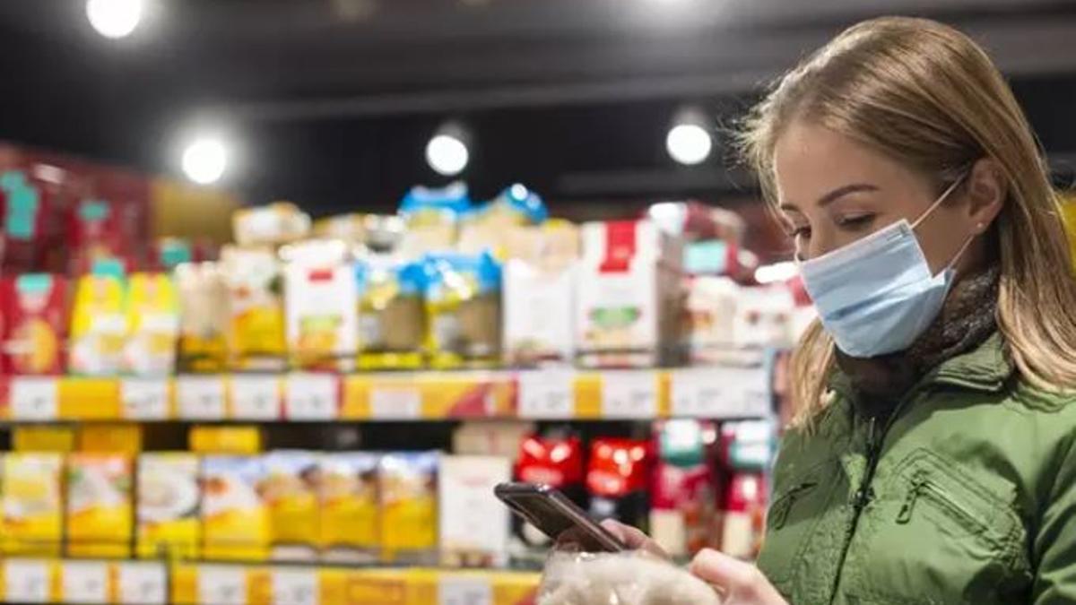 La OCU insiste en que las mascarillas se den gratis