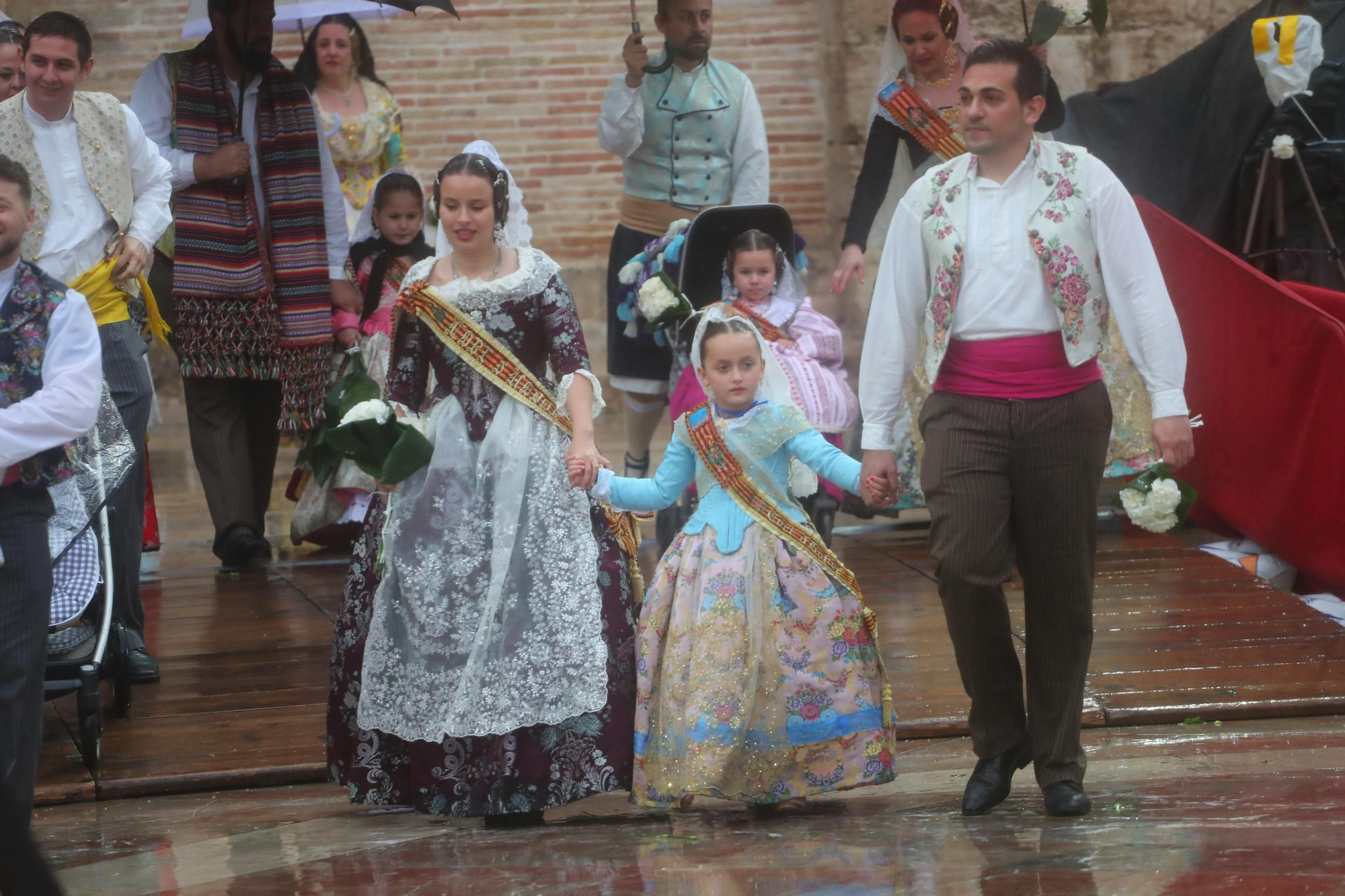 Búscate en el primer día de ofrenda por la calle de la Paz (entre las 18:00 a las 19:00 horas)