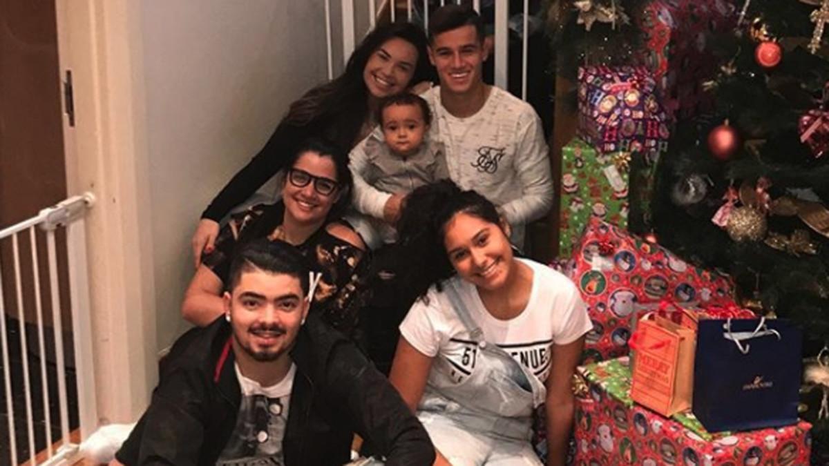 Coutinho cierra filas con la familia esperando el acuerdo