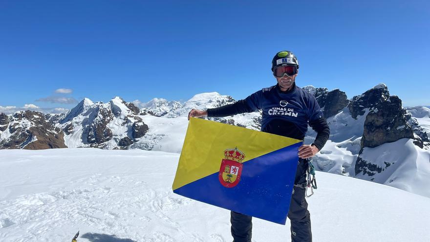 El &#039;Al filo de lo imposible&#039; de un alpinista de la UD en Los Andes: esparce las cenizas de su padre y se le vuela un banderín