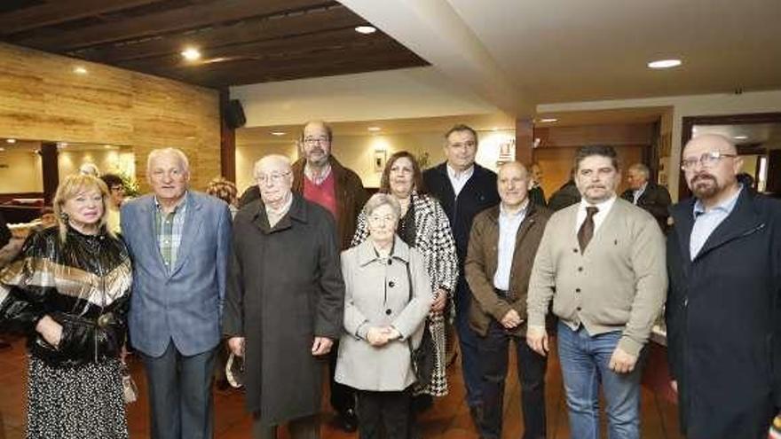 &quot;El Costeru&quot; y los vecinos de &quot;Monte Areo&quot; tributan un reconocimiento a sus mayores