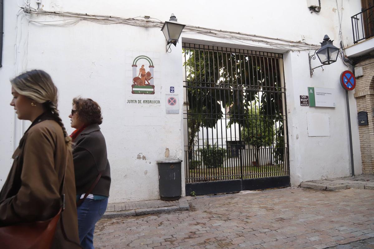 Edificio de la antigua Delegación de Empleo de la Junta, pendiente de cesión a la UCO.