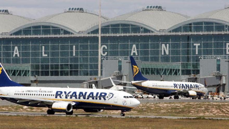 Ryanair niega que vaya a realizar vuelos transatlánticos.