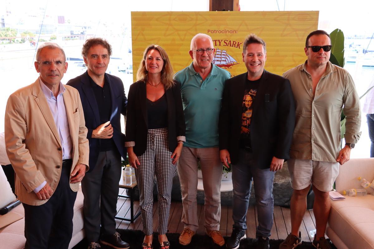 La alcaldesa de Castelló junto al secretario autonómico de Turisme, Carlos Latre, Juan Carlos Vidal y el presidente de PortCastelló.