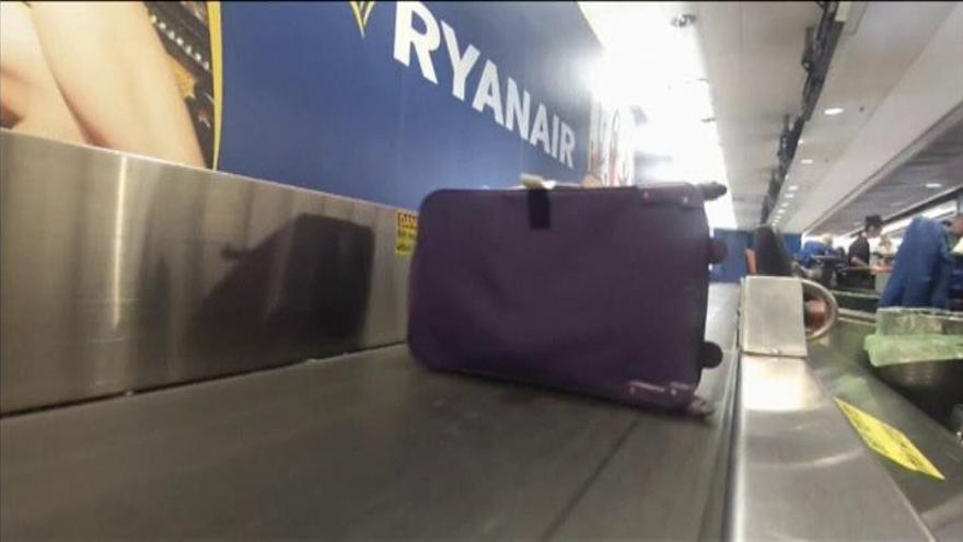 La nueva política de equipaje de Ryanair comienza mañana: pago extra por  dos bultos