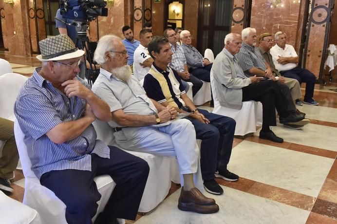 Presentación de la luchada homenaje al Pollo de ...