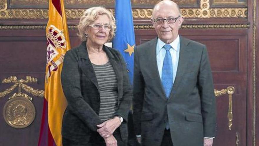 Carmena presenta un nuevo PEF para acabar con el tutelaje de Montoro