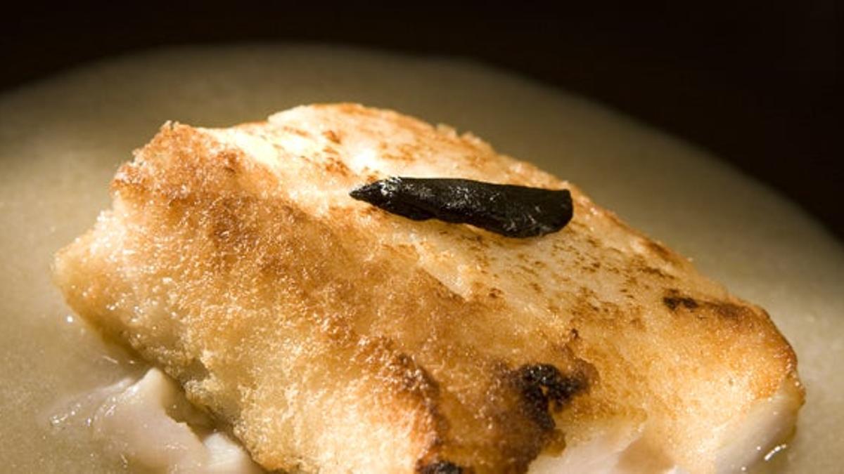 Koldo Rodero sugiere originales combinaciones como el bacalao crujiente en costra de pan con sopas d