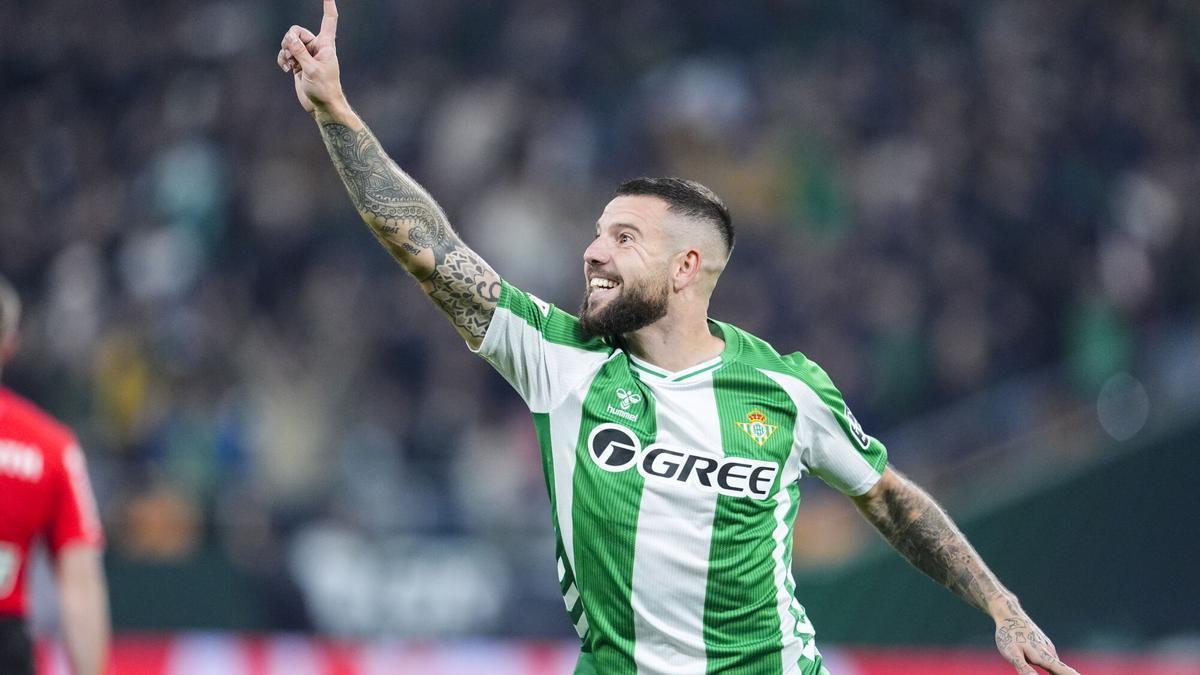 El Betis cierra 2025 en La Cartuja en una noche en la que llovieron goles y peluches (4-0) El Betis cierra 2025 en La Cartuja en una noche en la que llovieron goles y peluches (4-0)