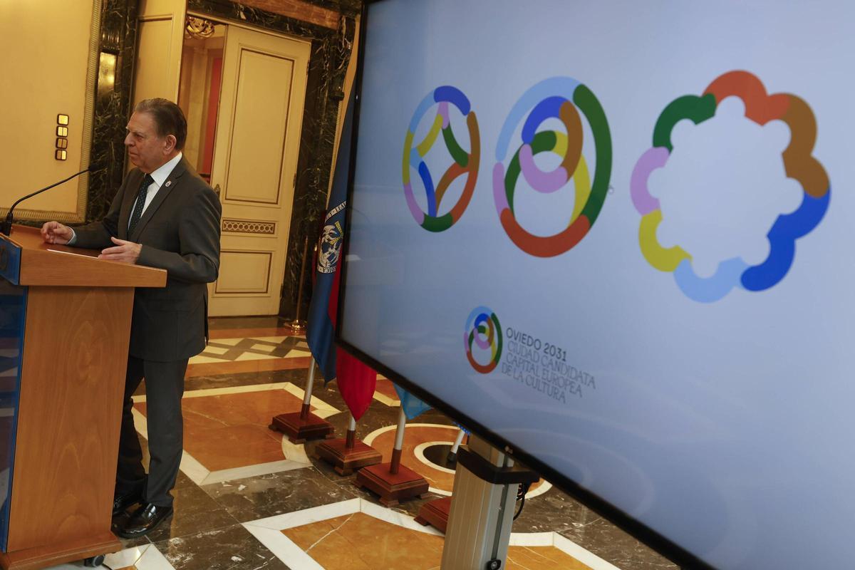 El alcalde, Alfredo Canteli, presentando en Oviedo el proyecto de la candidatura.