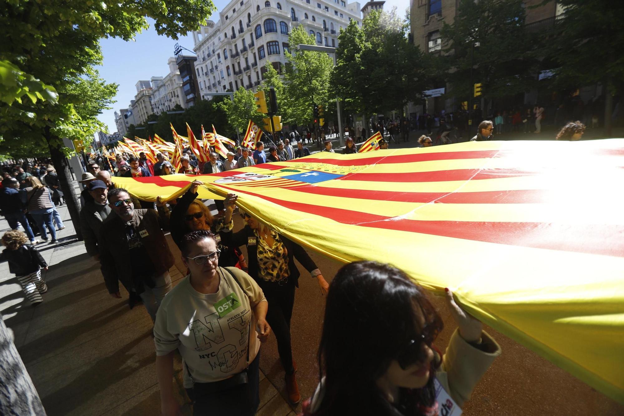 En imágenes | Multitudinario Día del Libro en el centro de Zaragoza