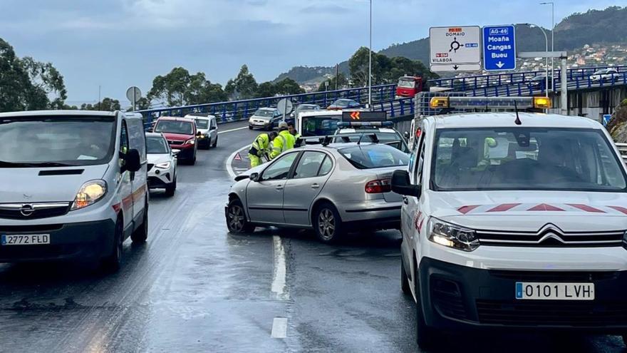 Estado y Xunta buscan solución a los accidentes en el nudo del carril de acceso de la Autovía a la AP-9