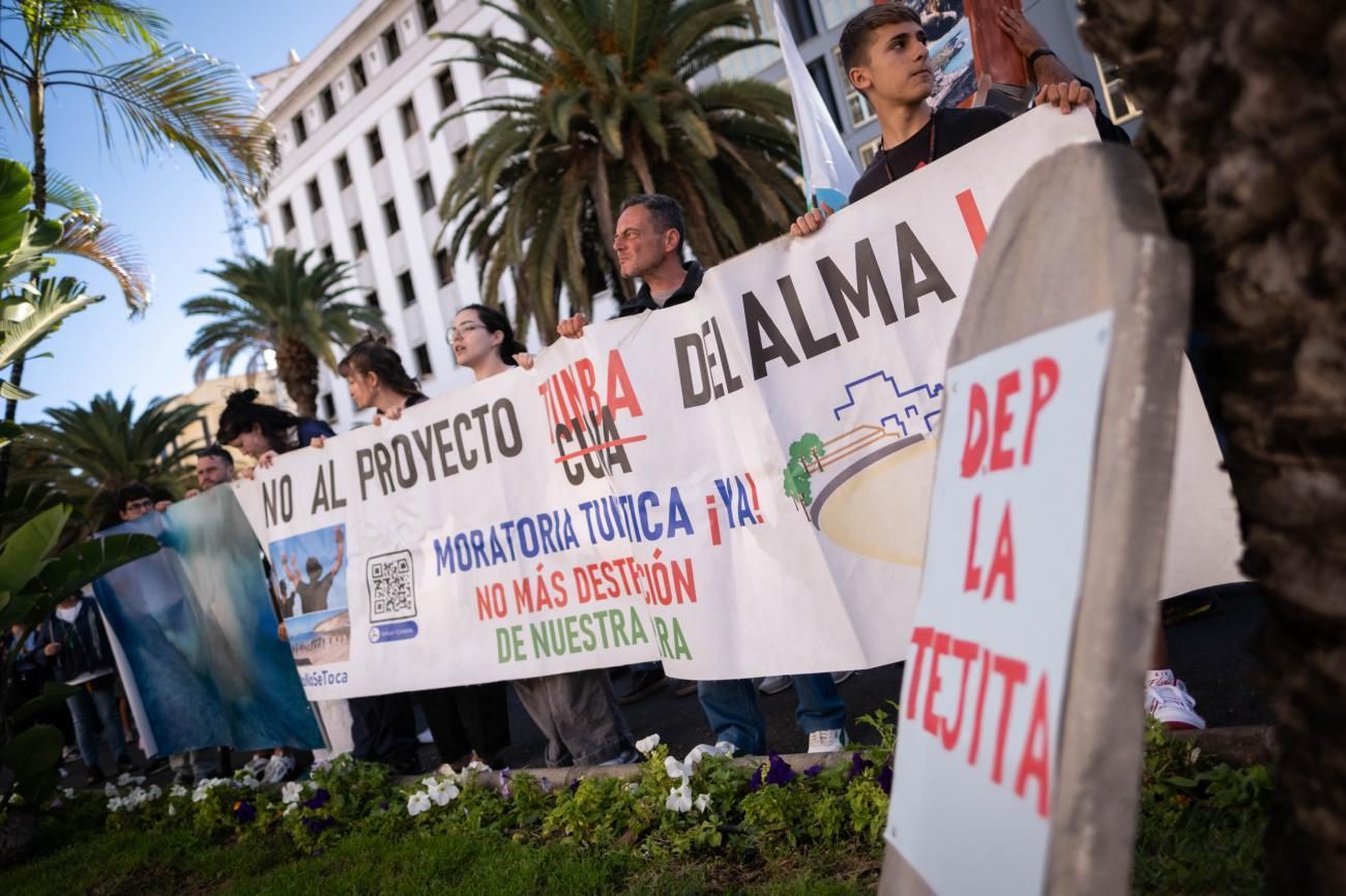 Manifestación contra el modelo turístico en Tenerife