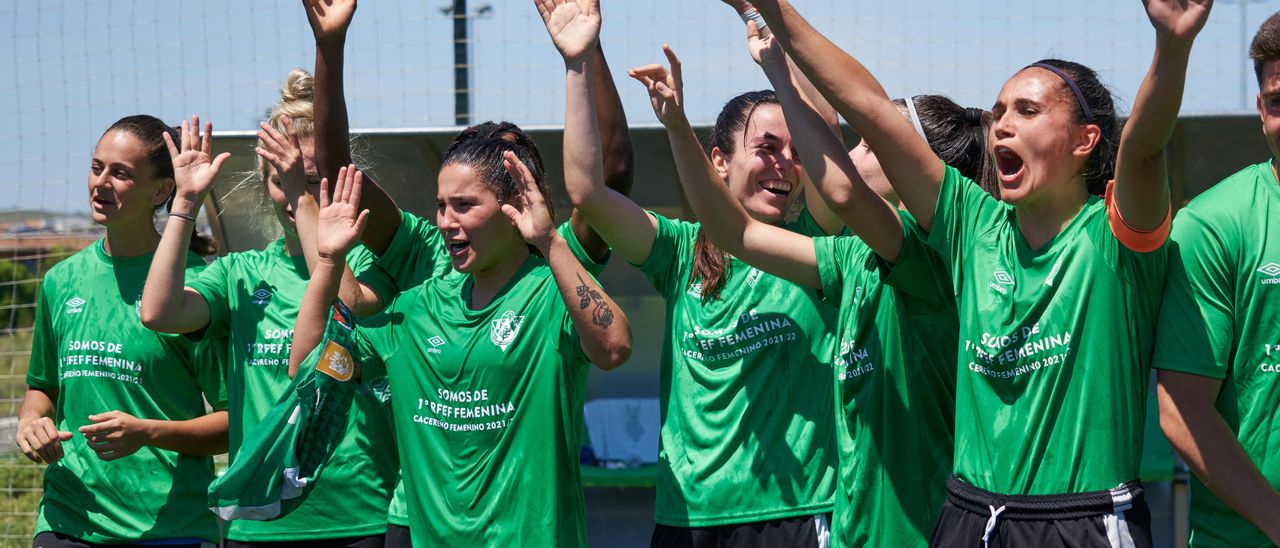 Tatiana, la situada más a la derecha, en la celebración del pasado sábado.