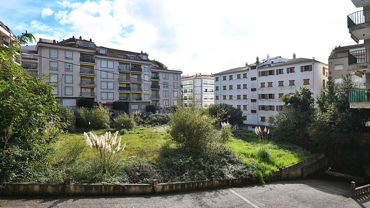 Terreno de la familia Rocafort contiguo a la calle de As Cunchas.  |  // FDV