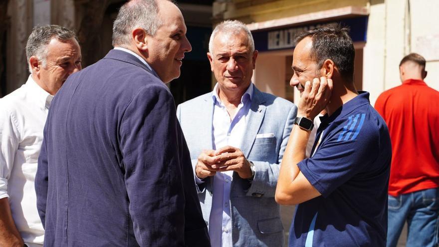Fran Fernández junto a Felipe Moreno y Álvaro Buendía en un acto del Real Murcia. | PRENSA REAL MURCIA