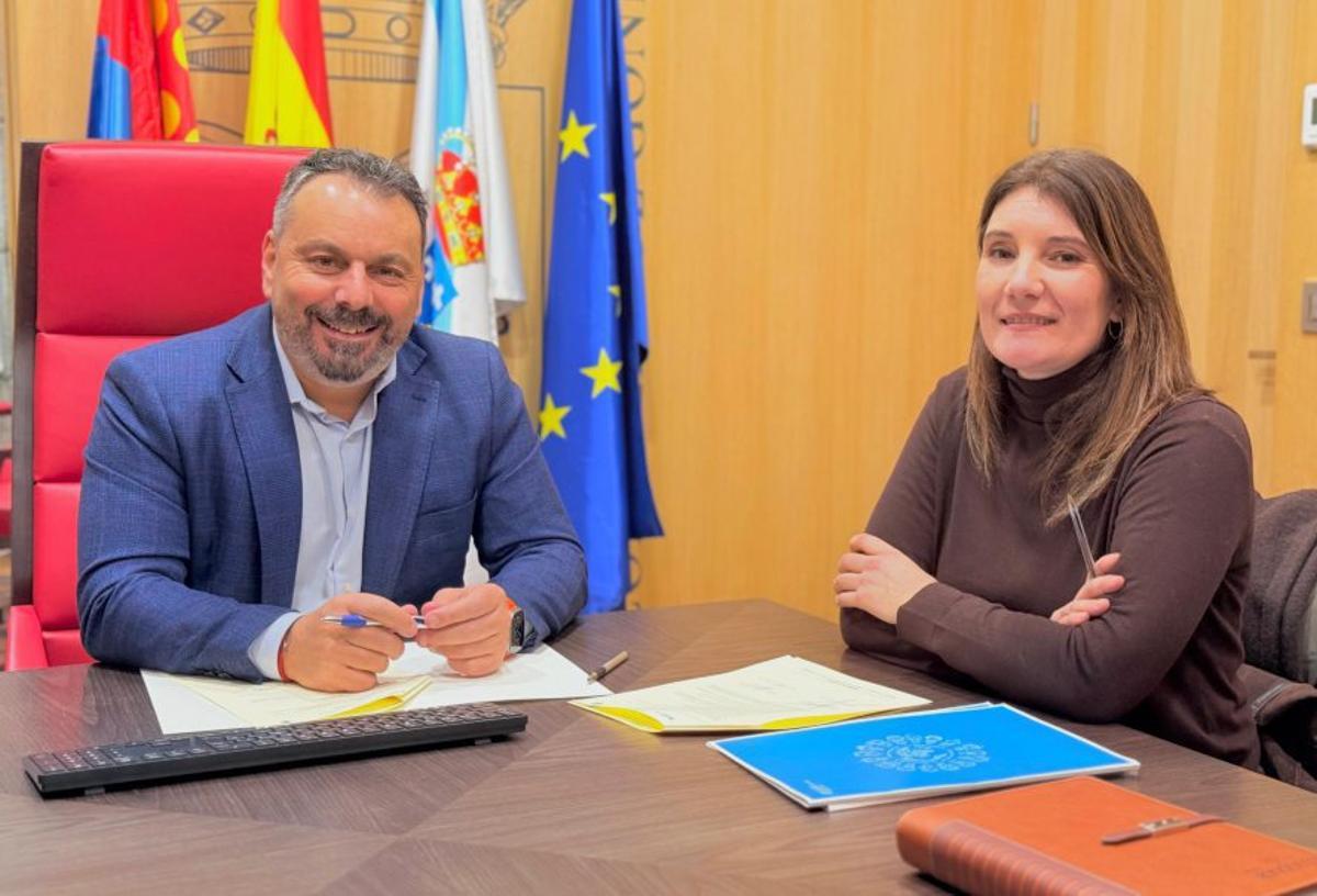 Sinatura do convenio entre o Concello e Aldeas Infantís.   | // D.P.