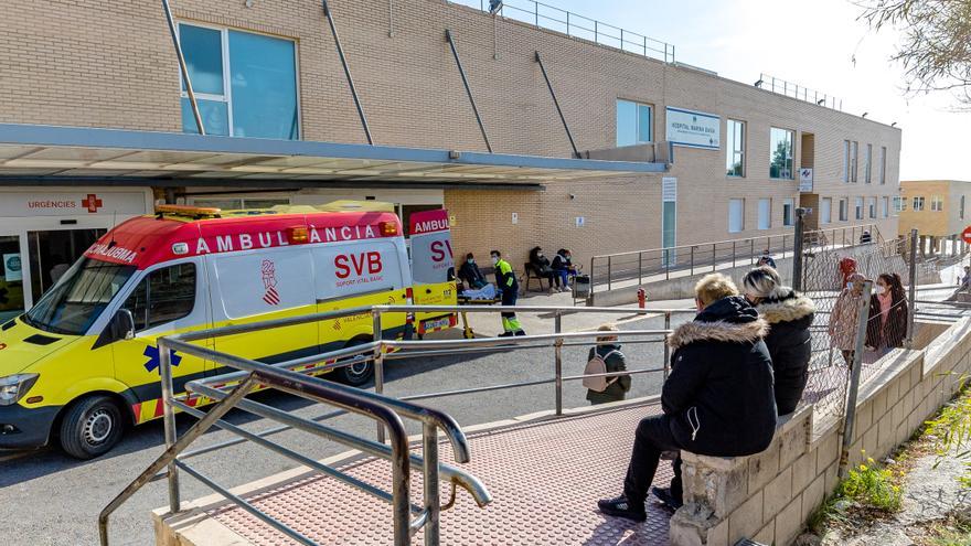 La recuperación del turismo y la falta de camas y personal colapsan las Urgencias del Hospital Marina Baixa