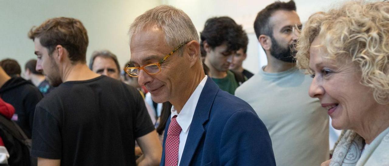 El rector de la Universidad de Salamanca, Ricardo Rivero, en la Feria de Bienvenida. | Emilio Fraile