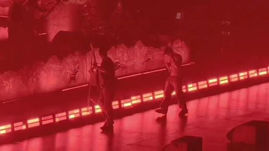 Caída de Dani Fernández en el concierto en el Roig Arena