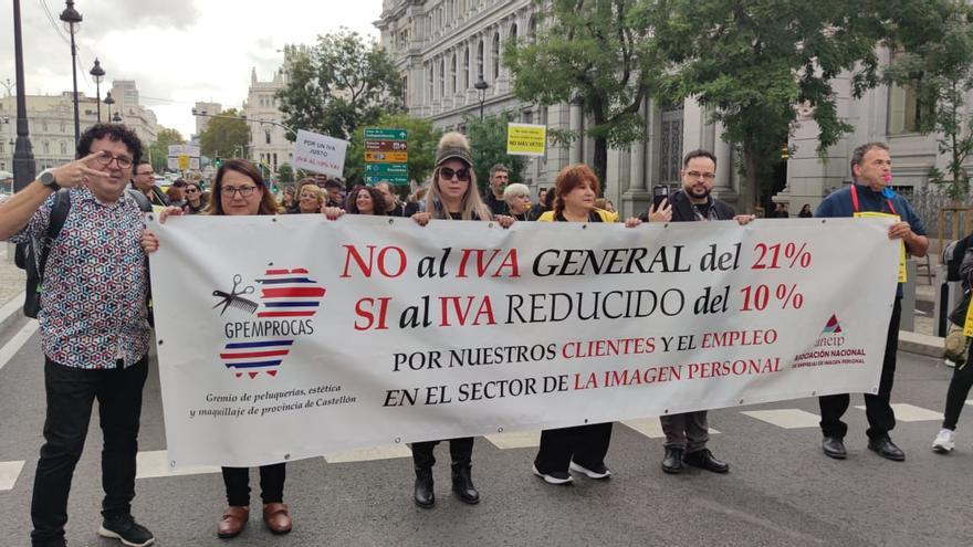 Representantes de Castellón protestan en Madrid para exigir la reducción del IVA al 10%.