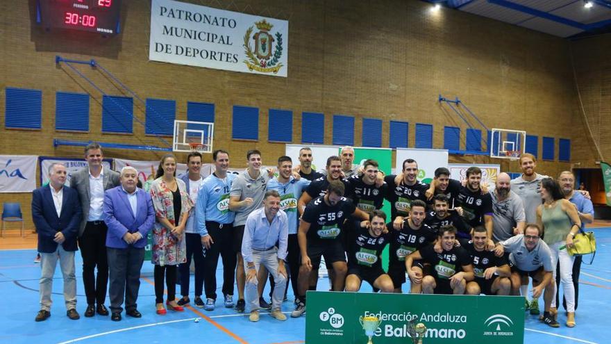 El Balonmano Conservas Alsur Antequera tras ganar la Copa de Andalucía.