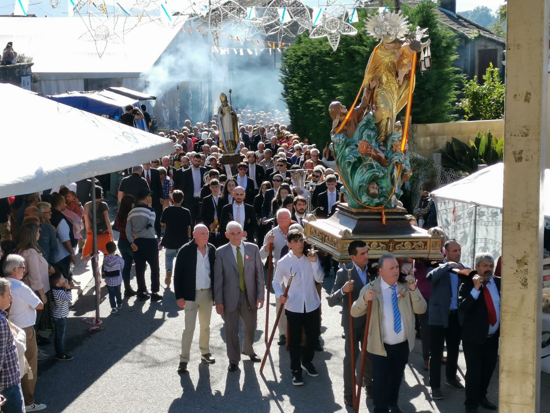 Fe y comida arropan al San Martiño en Moaña