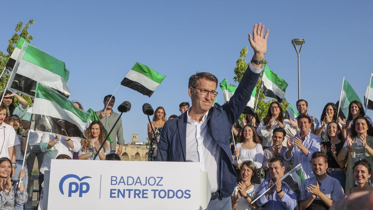 El presidente del PP, Alberto Núñez Feijóo, en Badajoz.