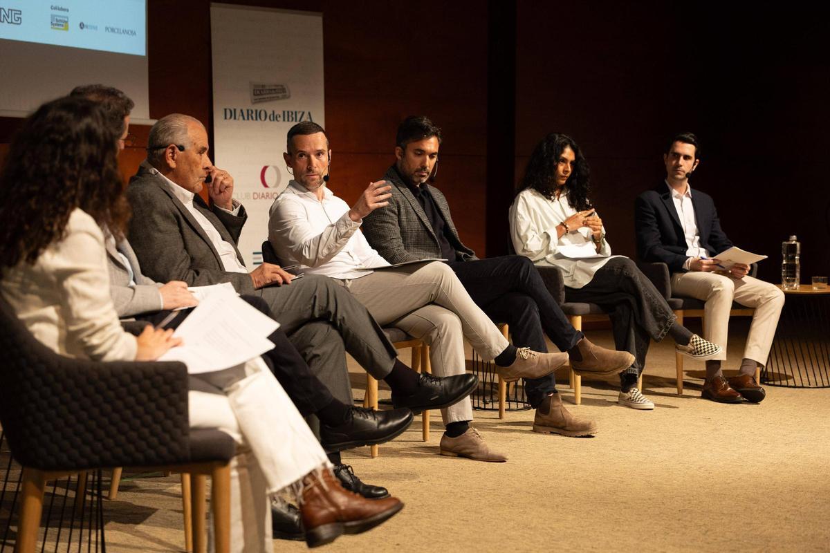Mesa redonda sobre los retos de la vivienda en el Club Diario de Ibiza