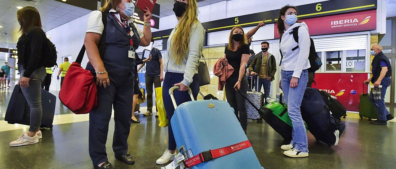 Turistas holandeses llegados este fin de semana a Gran Canaria en un programa piloto para adaptar la oferta a la situación postpandemia. | | ANDRÉS CRUZ