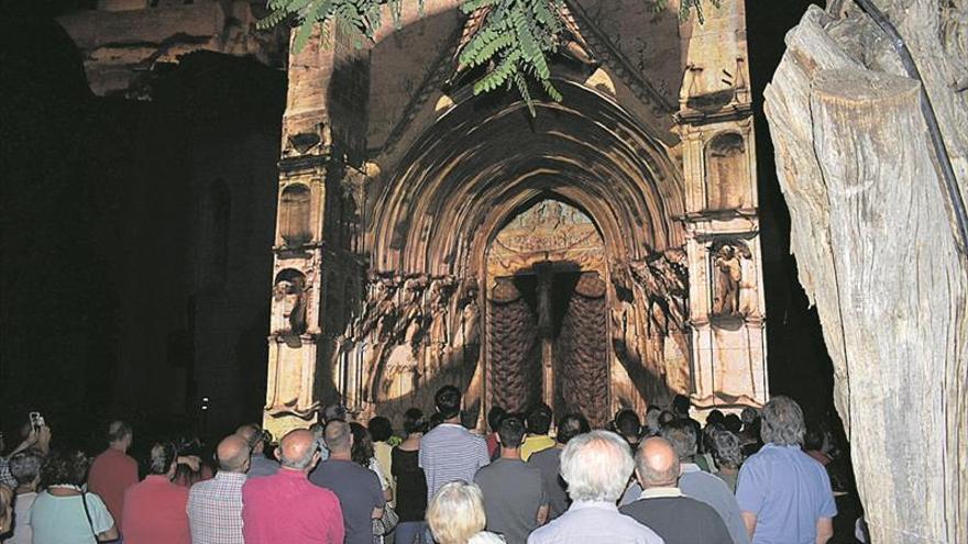 Morella exhibe la restauración de la puerta de los Apóstoles