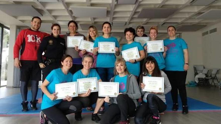 La Policía Local de Alcalà imparte un curso de defensa personal para mujeres